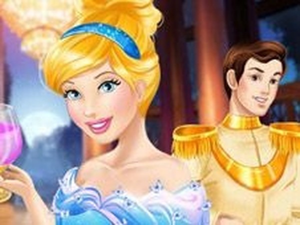 Royal Gown Selection: A Fairy Tale Dress-Up Adventure screenshot 1